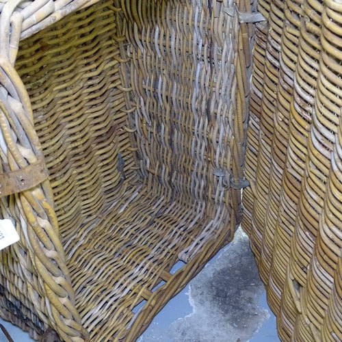 2021 - A Vintage wicker hamper, L78cm