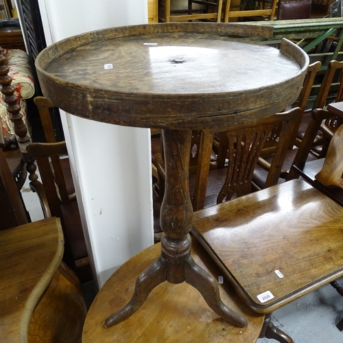 2028 - 3 19th century tripod tables