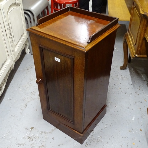 2103 - An Edwardian mahogany bedside cupboard, W40cm, H81cm, D35cm