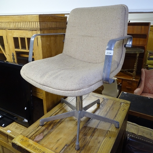 2134 - A mid-century swivel desk armchair, on chrome 5-star base