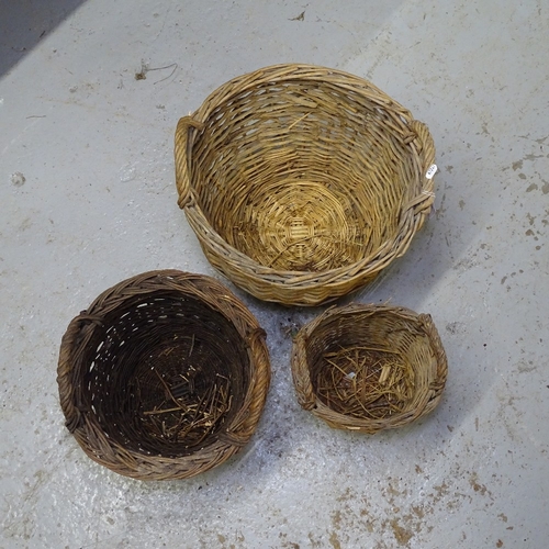 2217 - 3 graduated wicker baskets