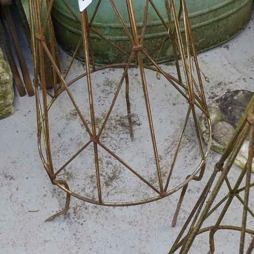 1986 - A pair of graduated wrought-iron garden obelisks, tallest 145cm