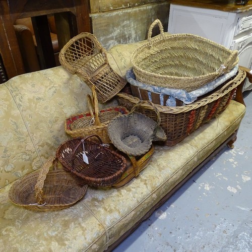 2125 - A collection of wicker baskets