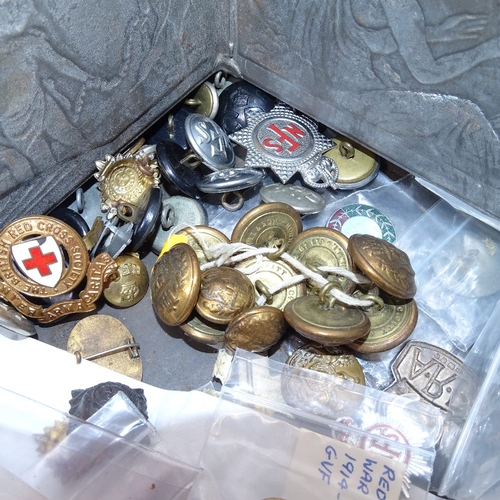 173 - Various military badges, arm bands in a biscuit tin