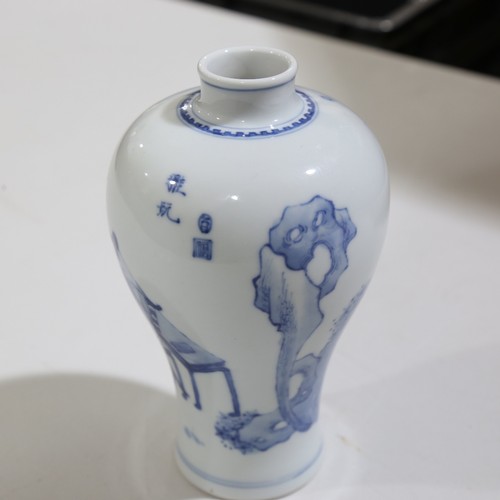 352 - A Chinese blue and white Meiping vase, hand painted decoration, height 16.5cm