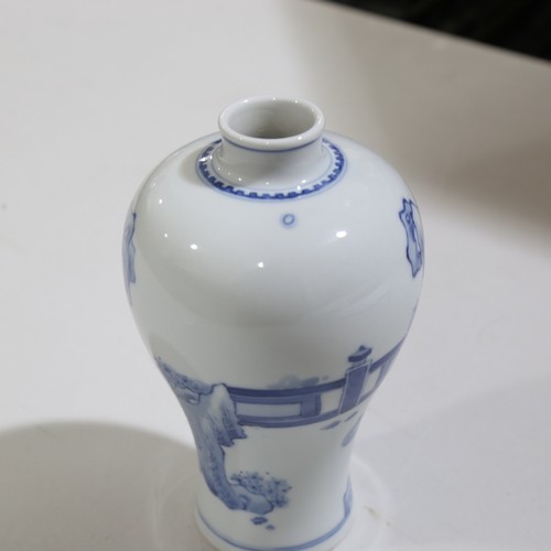 352 - A Chinese blue and white Meiping vase, hand painted decoration, height 16.5cm