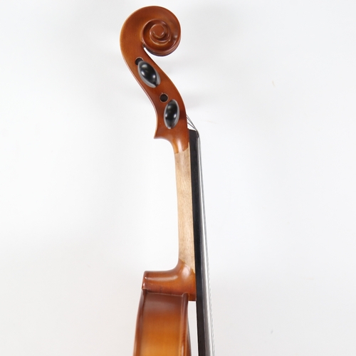 150 - A brand new modern German Sandner full size violin and bow, in original case, RRP £400