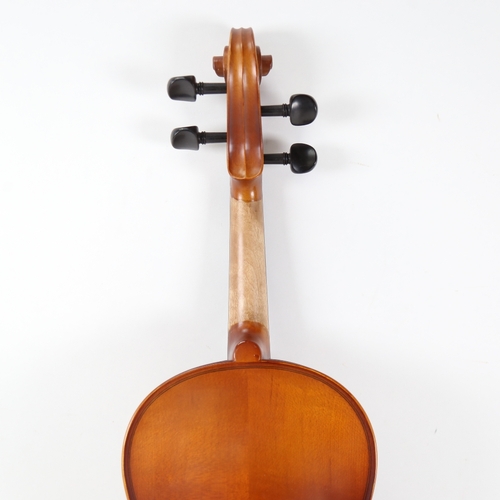 150 - A brand new modern German Sandner full size violin and bow, in original case, RRP £400