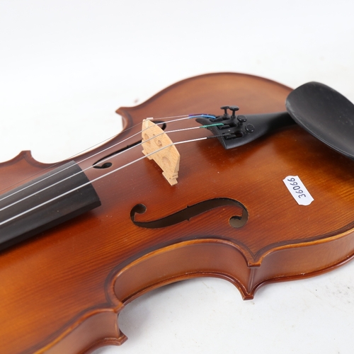 150 - A brand new modern German Sandner full size violin and bow, in original case, RRP £400