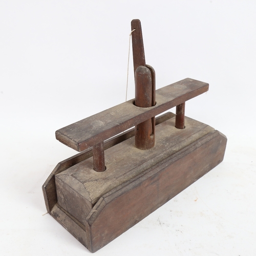 64 - A 19th century treen stained pine deadfall mousetrap, length 28cm