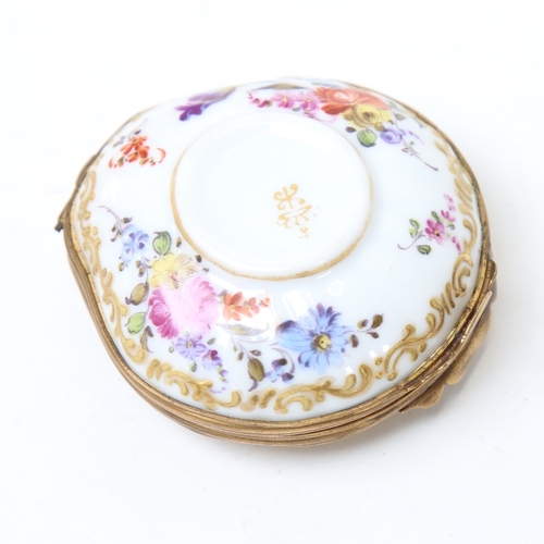 252 - An early 20th century Continental porcelain clam shell trinket box, hand painted and a gilded floral... 