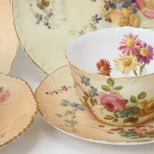 274 - A group of Royal Worcester teacups and saucers (2 + 4)