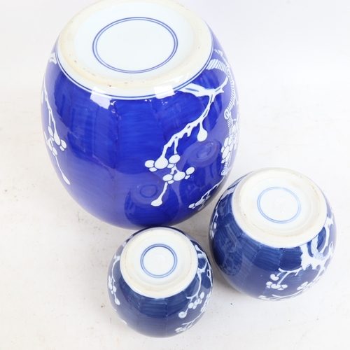 289 - 3 graduated Chinese blue and white Prunus pattern ginger jars, largest height 25cm (3)