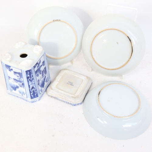 304 - 3 Chinese blue and white porcelain bowls, and a small jardiniere and stand, bowl diameter 16cm (5)