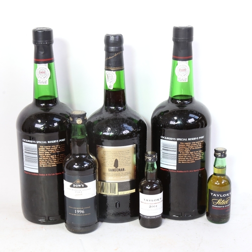 323 - Various bottles of Port, including Sandeman and Cockburns