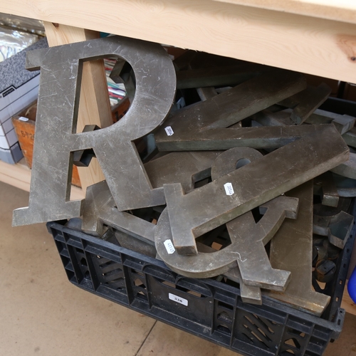 338 - A large quantity of various Vintage wall-mounted metal letters (boxful)