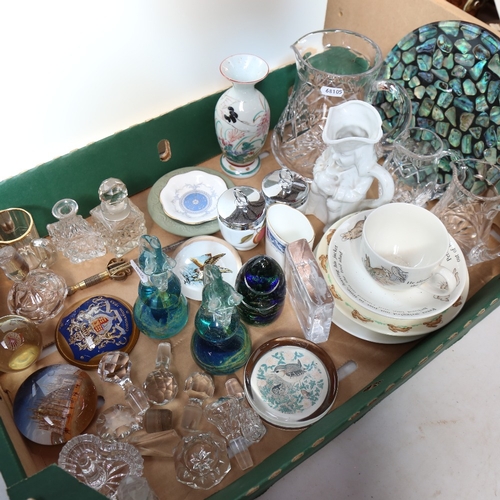 580 - Various glass and ceramics, including pair of Mdina horse paperweights, Wedgwood green and white Jas... 