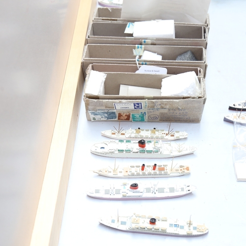 588 - A group of 1:1250 scale diecast model ships, including Southampton Castle, all boxed (5)