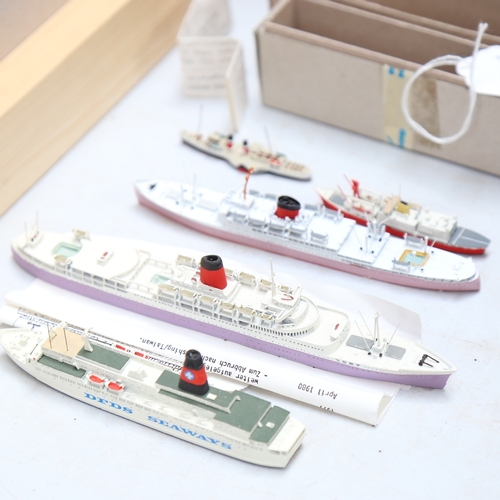 589 - A group of 1:1250 scale diecast model ships, including Pendennis Castle, all boxed (5)