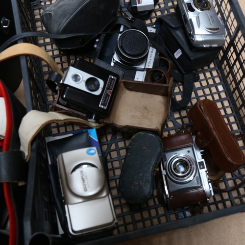 815 - Various Vintage cameras and binoculars, including Kodak Retinette, Voigtlander opera glasses etc (bo... 