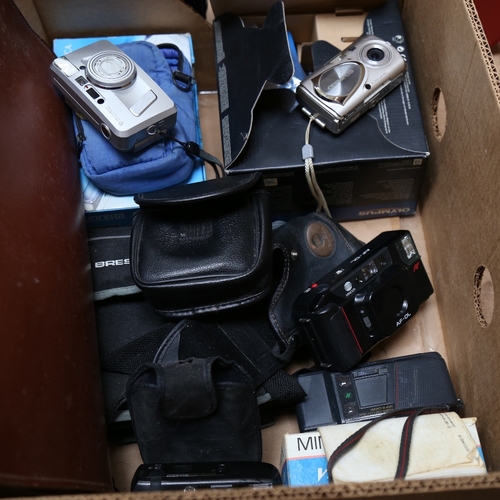 865 - Various Vintage cameras, accessories and cases (boxful)