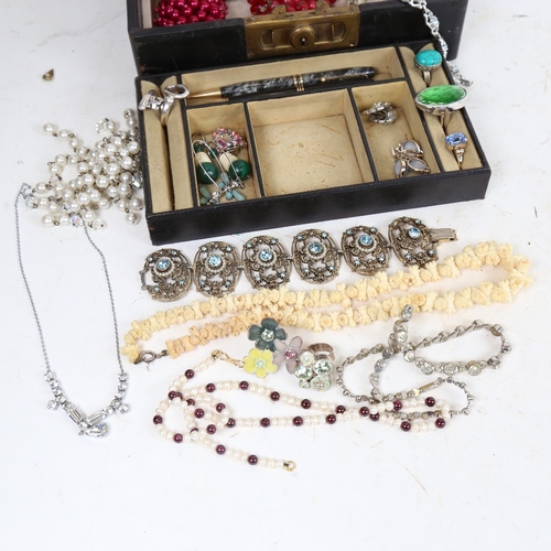 1211 - Various Vintage costume jewellery, including necklaces, rings, earrings etc