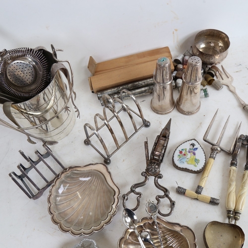 1215 - A group of silver plate, including bread fork, toast racks, butter dishes etc (boxful)