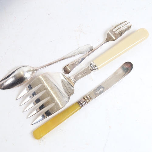 1220 - 5 cased sets of silver plated cutlery

In this lot, is a cased set of 12 silver teaspoons and sugar ... 