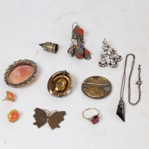 1316 - Various jewellery, including Pietra Dura micro mosaic brooch, cabochon turquoise brooch, coral earri... 