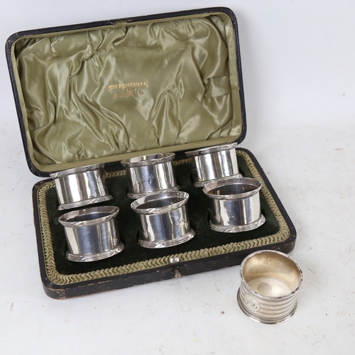 1325 - An Edwardian cased set of 6 silver napkin rings, by Walker & Hall, hallmarks Chester 1906, and anoth... 