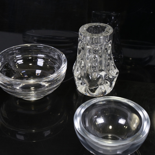 2069 - LISKEARD GLASS knobbly vase and 2 thick walled clear glass bowls, vase height 15cm