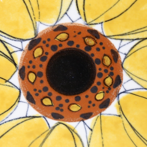 2147 - HILKKA LIISA AHOLA for Arabia, Finland, a 1960s sunflower pattern charger, diameter 31cm