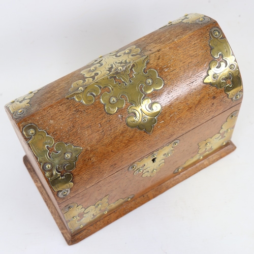 196 - A Victorian oak lancet-top casket, with engraved brass mounts and key, length 23cm, height 18cm