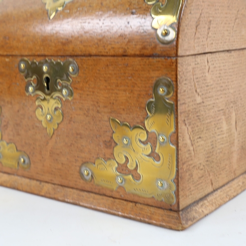 196 - A Victorian oak lancet-top casket, with engraved brass mounts and key, length 23cm, height 18cm