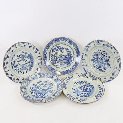 240 - 5 various Chinese blue and white porcelain plates, 22cm across (5)