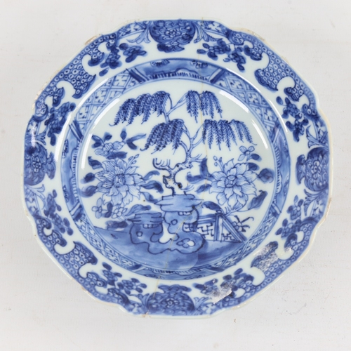 155 - A Chinese blue and white porcelain bowl, diameter 16cm, A/F