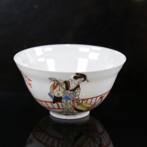 157 - A Chinese fine porcelain rice bowl with hand painted figures, 6 character mark, diameter 9.5cm