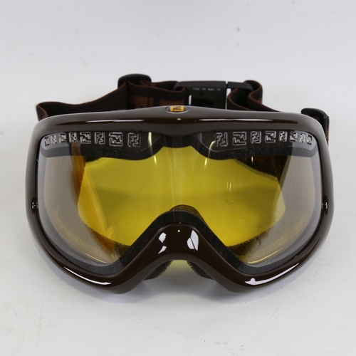 174 - FENDI - a pair of ski goggles, original bag