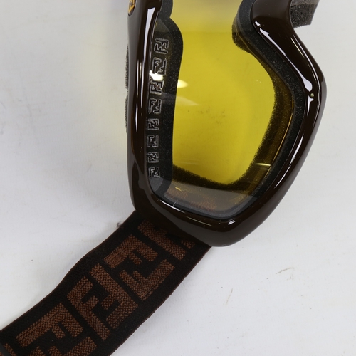 174 - FENDI - a pair of ski goggles, original bag