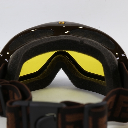 174 - FENDI - a pair of ski goggles, original bag