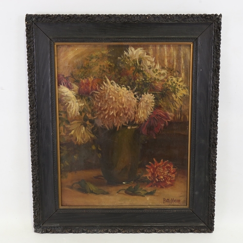 2277 - Pattie Mayor (1872 - 1962), still life with chrysanthemums, oil on canvas, signed, 20