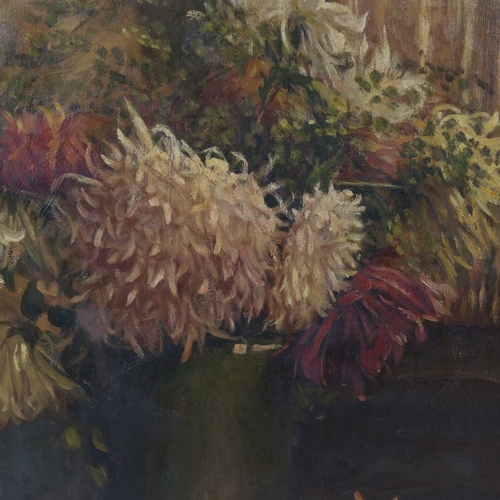 2277 - Pattie Mayor (1872 - 1962), still life with chrysanthemums, oil on canvas, signed, 20