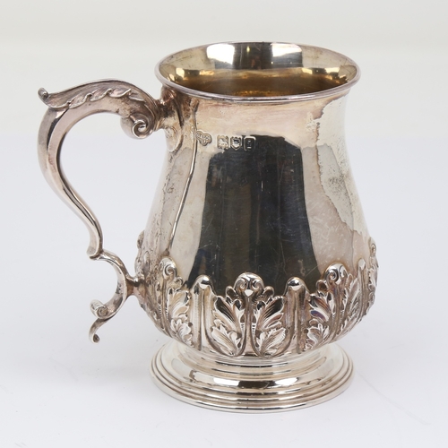 1133 - An Edwardian silver half pint tankard mug, cylindrical baluster form with relief embossed acanthus l... 