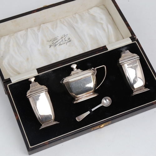 1179 - A George V Art Deco 3-piece silver cruet set, comprising mustard pot, salt and pepper, by William Gr... 