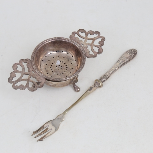 1181 - An Elizabeth II silver tea strainer and stand, by John Turton & Co, hallmarks Sheffield 1965/1967, s... 