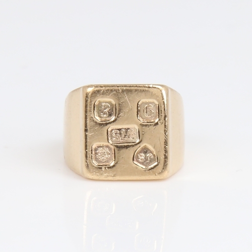 1186 - A heavy gauge 9ct gold signet ring, maker's marks JS, hallmarks Sheffield 1972, setting height 15.1m... 