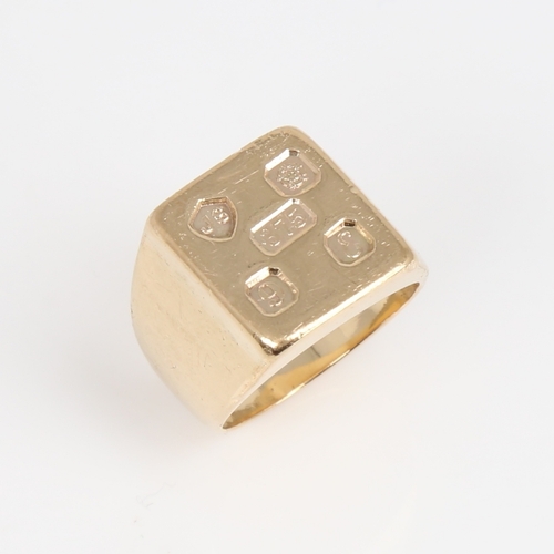 1186 - A heavy gauge 9ct gold signet ring, maker's marks JS, hallmarks Sheffield 1972, setting height 15.1m... 