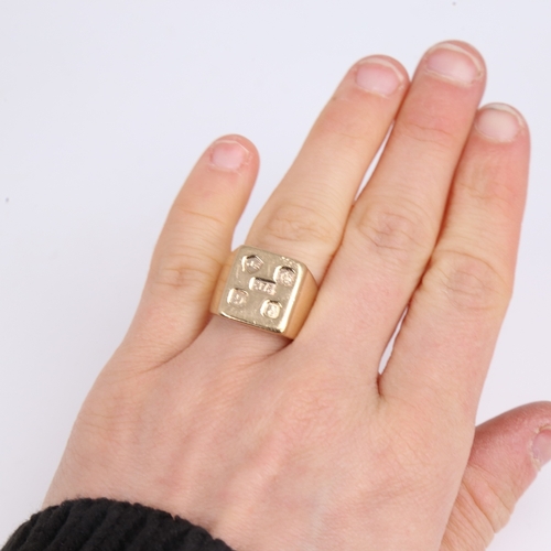 1186 - A heavy gauge 9ct gold signet ring, maker's marks JS, hallmarks Sheffield 1972, setting height 15.1m... 