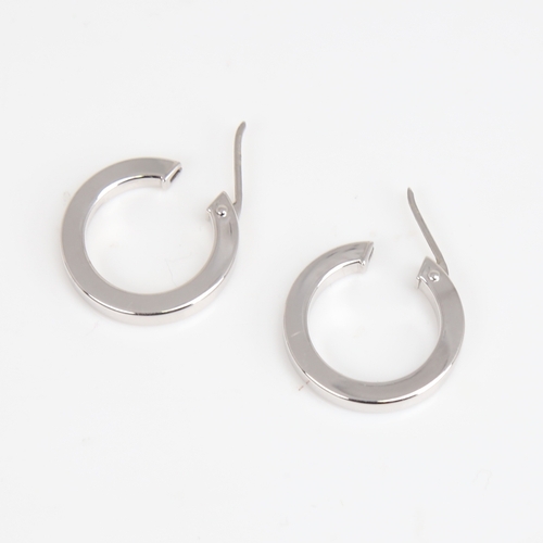 1201 - A modern pair of 9ct white gold hoop earrings, diameter 21.2mm, 2.6g