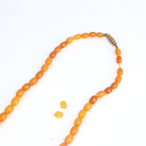 1211 - A Vintage single-strand polished graduated butterscotch amber bead necklace, beads ranging from 17.1... 